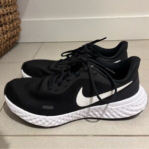 Nike Women's Revolution 5 Running Shoes, Wide Width, Knit, Lightweight